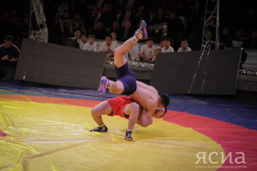 Photo from Khapsagai match. One wrestler performs a throw.